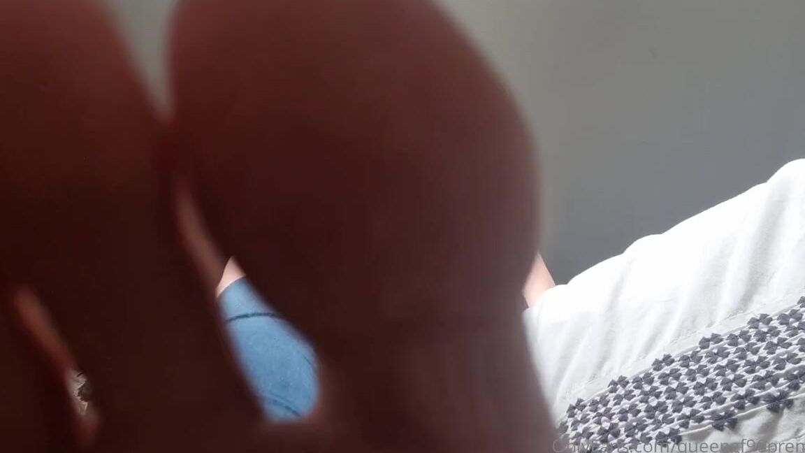 The Foot Queen Of England Aka Queengf90Premium Onlyfans A Tiny Snack