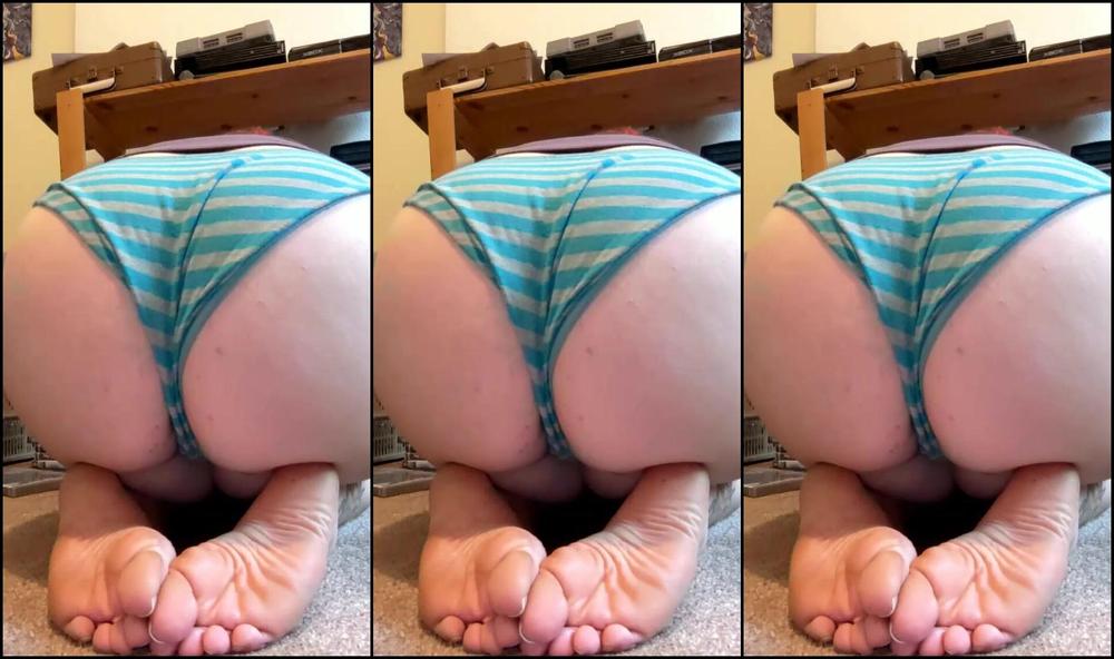 Pixiefeetnixx Stream Started At Pm Cleaning My Studio Room In My Panties Come Keep Me