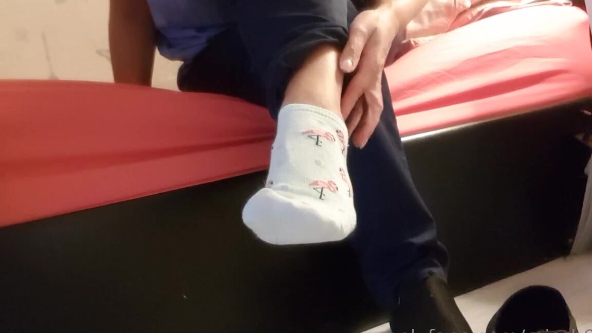 Miss B Nicknamed Missb52S Onlyfans 06 05 2019 Eagerly Awaiting My Return Home From Work Footslave