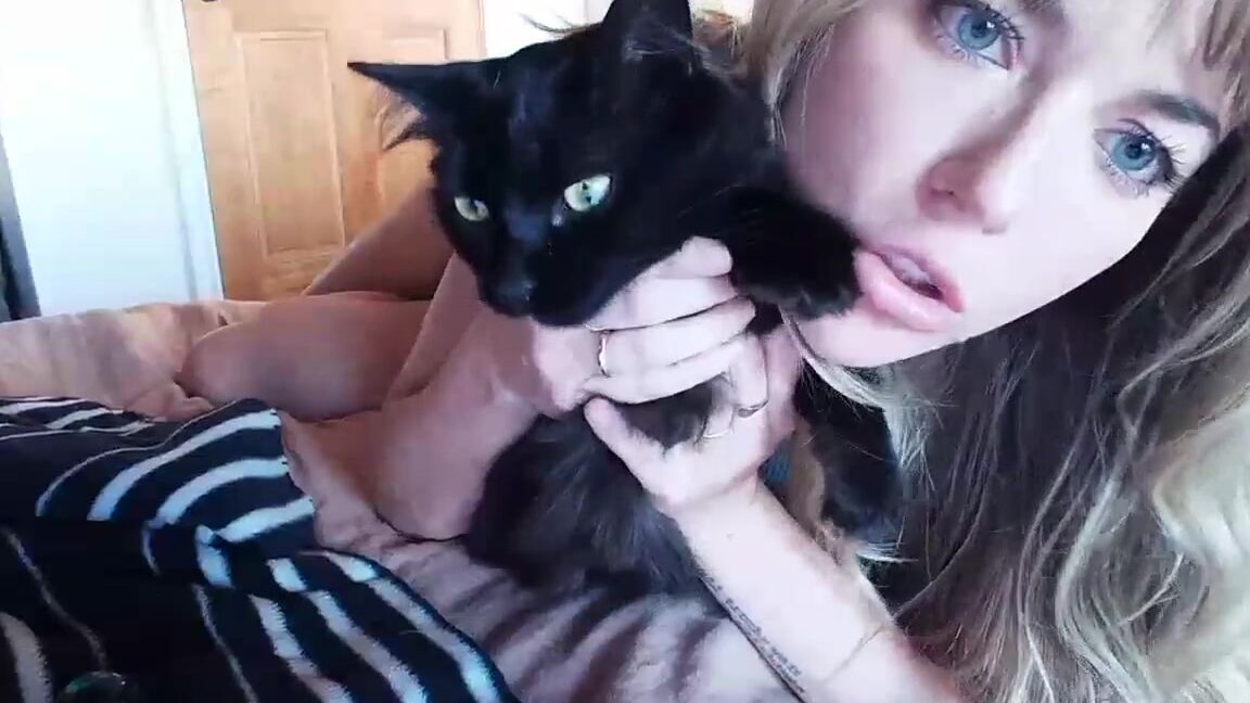 Emmastarseed Ever Wonder What My Live Streams Are Like Here S Ish Minutes From Last Week S Live