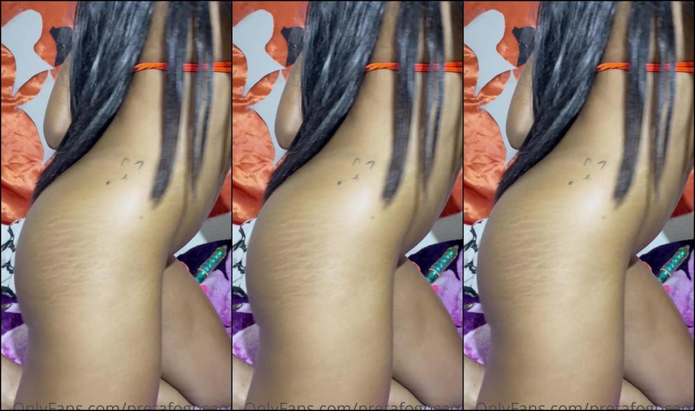 Pretafogosaofc 2830025181 04 06 2023 Uma Coelhinha Safada Gozando Chocolate Branco