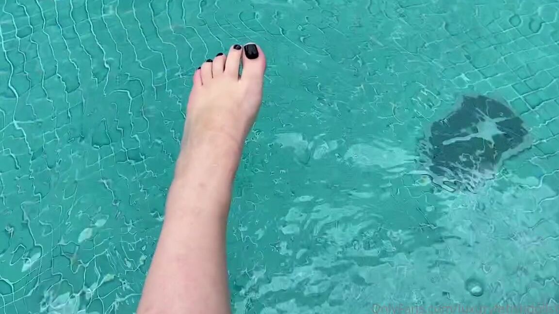 Luxury Fetish Dolls Brazil Nicknamed Luxuryfetishdollsbrazil Foot Fetish 07 13 2021 Onlyfans Video Hello Kitty Full Set In The Pool