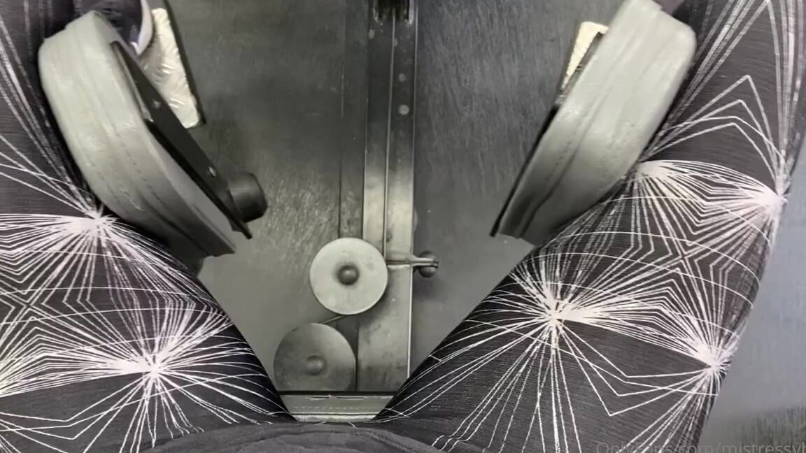 Mistress V Black Nicknamed Mistressvblack Onlyfans Treinando E Suando Faltou Um Capacho Pra Treinar Comigo Sentir Os Meus Aromas E Limpar Todo O 7