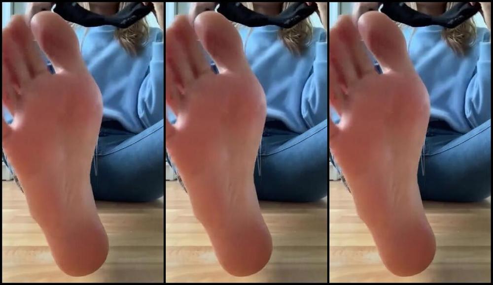 Miss Emma Rose Nicknamed Emmaemmarose Onlyfans If Only You Could Off Felt How Wet They Where After That Walk