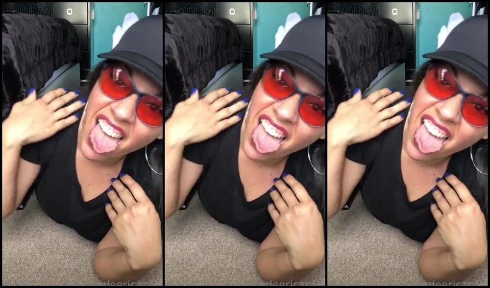 Deedeericanfeet Onlyfans As Requested Wit White Socks On In The Pose Nothing Wrong Wit Having Socks