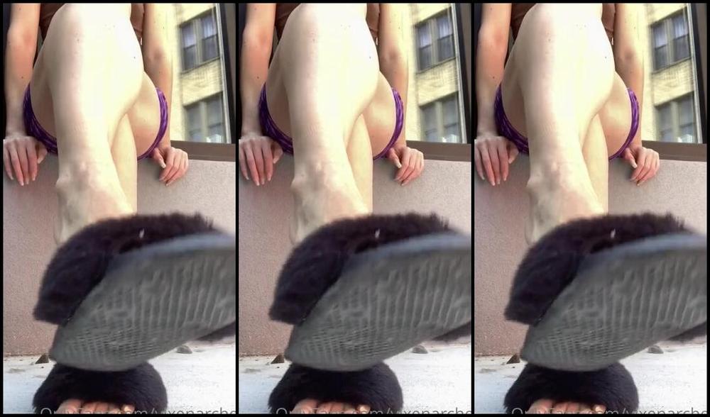 Vixenarches Onlyfans A Little Shoe Dangle Outside