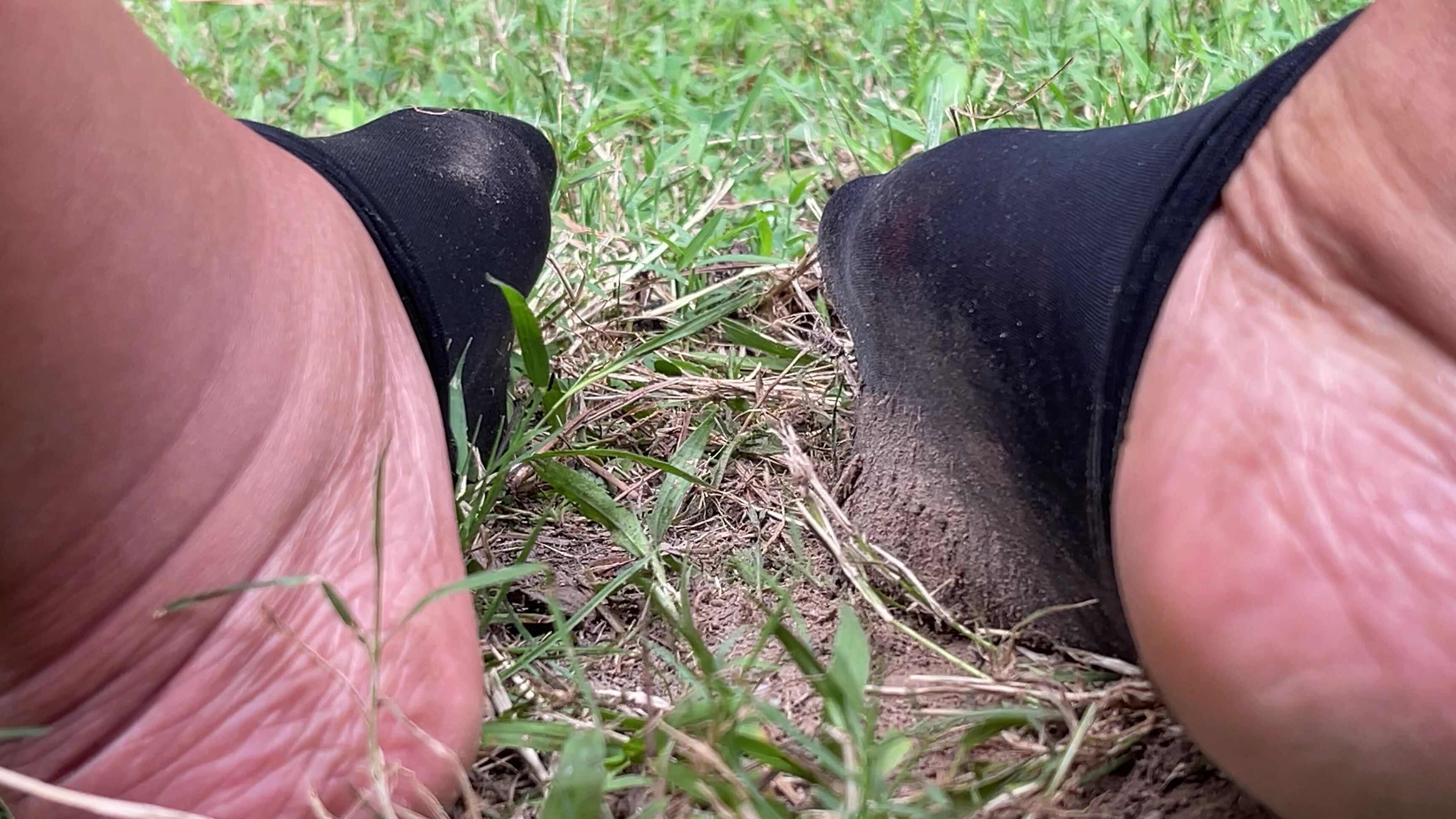 Feet, Dirty Feet, Nylon Worship, Ebony Foot Fetish, Amateur outdoor nylon play pt 1 ManyVids
