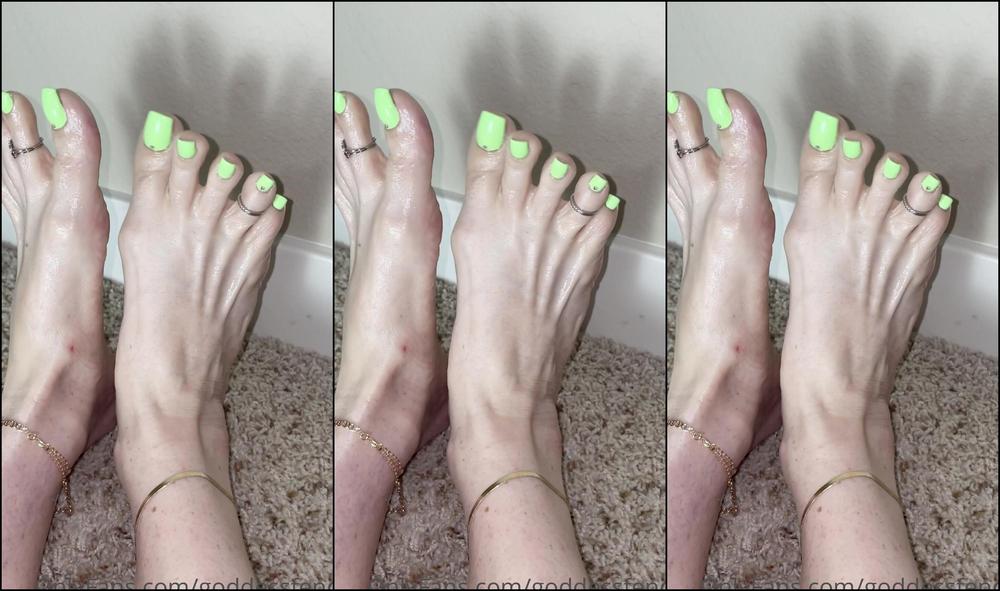 Goddessfendi 2969851887 08 06 2023 Do You Like My New Pedi Want A Custom