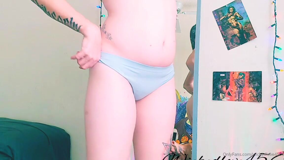 2020-11-30-1357922843-panties-thongs-g-strings-try-on-angle-2