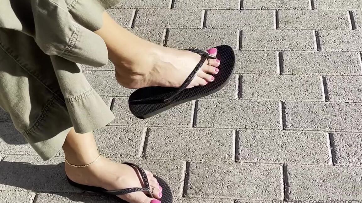 Msprettyfeet 01 14 2021 Onlyfans Video Public Park Flip Flop Dangle With These Perfect Pink Toes I Know Youd Be Watching Hb