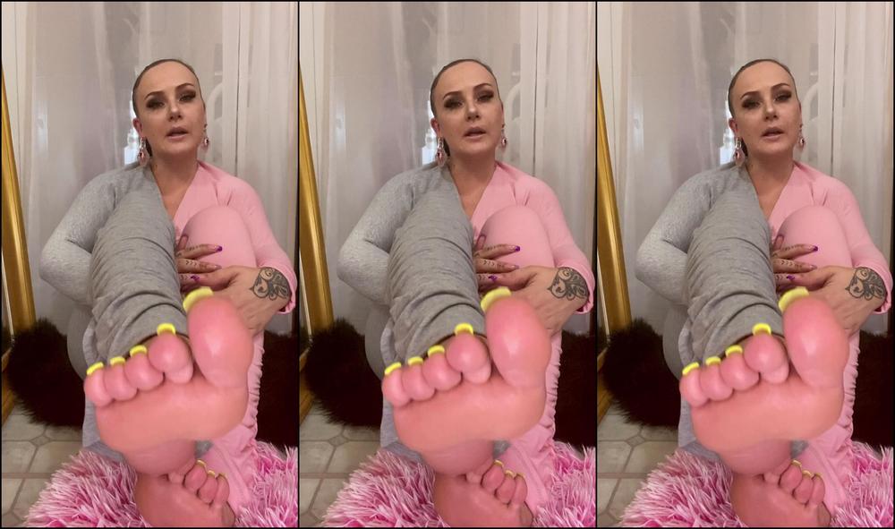 Anushkavelvet Time For You To Learn A New Mantra Serve Obey Worship You Life Will Make All The Sense