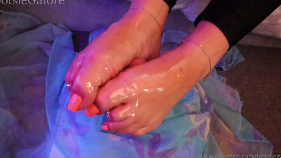 Footsiegalore Fj Friday I Want It Extra Slippery Let Me Dip My Whole Foot In The Coconut Oil First