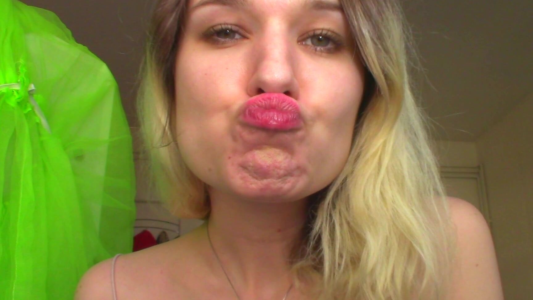 "Goddess Vanessa" kissing, lip fetish, lip smelling, mouth fetish, lips Natural LIP Smelling Kisses manyvids