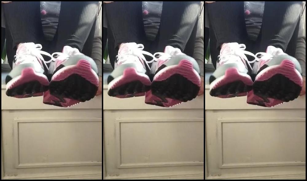 Anushkavelvet Onlyfans Another New Pedi Treat Fresh Sneakers Slightly Smelly Socks And Freshly Pedicured Soft Feet 3