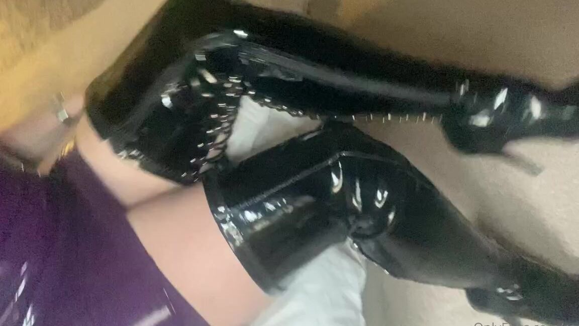 Miss Harriet Nicknamed Redtoes Onlyfans Latex Girlfriend 1