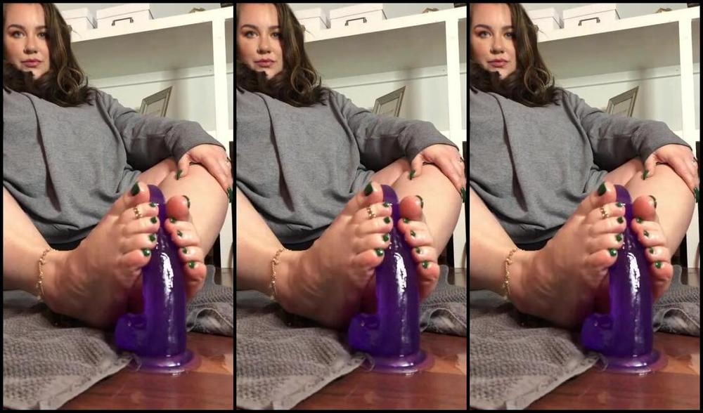 Caroline Aka Feetsiecakes Onlyfans Just Finished An Oily Dildo Custom Thought I D Make Y All A Small Treat Too