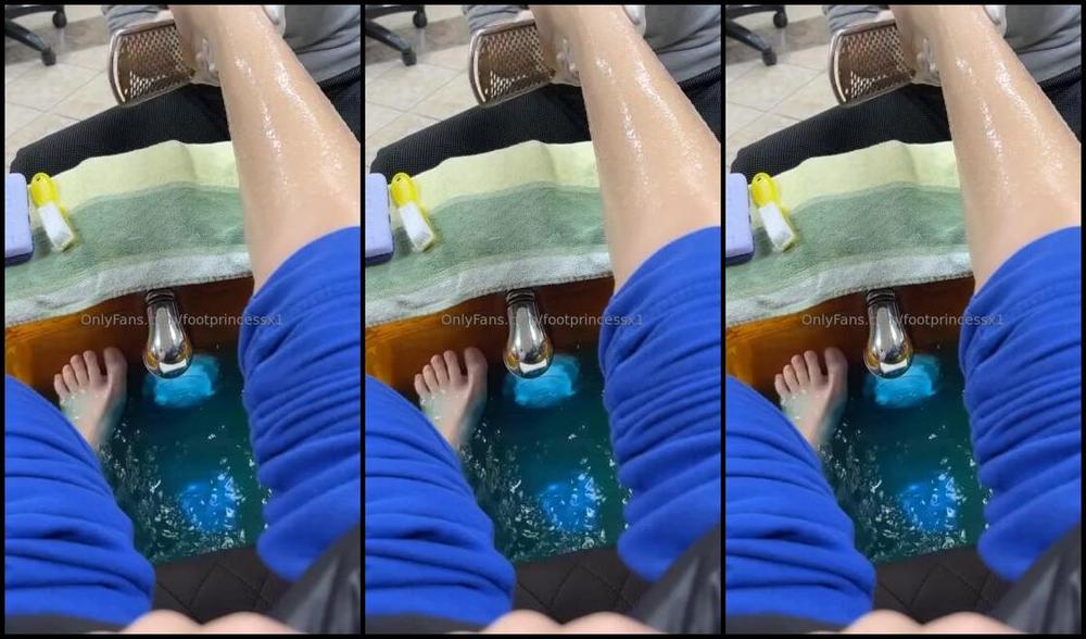 Footprincessx1 Nicknamed Footprincessx1 Onlyfans Only Thing I Want For Christmas Is Money I Better Be On Y All Christmas List 3