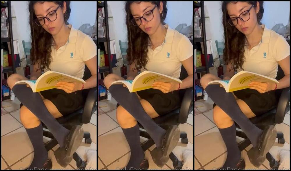 Maggiesita Aka Cocopafeet Onlyfans Nuevo Dagling Vestida De Colegiala
