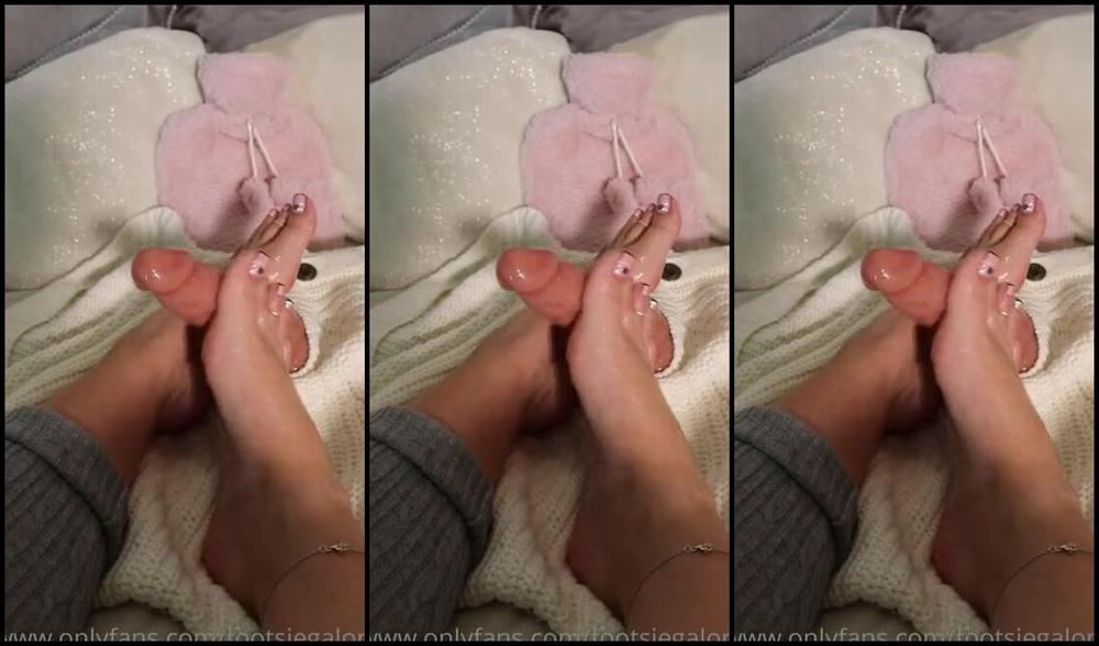 Footsiegalore Onlyfans Let Me Warm You Up My Feet Are Hot And Feeling So Playful