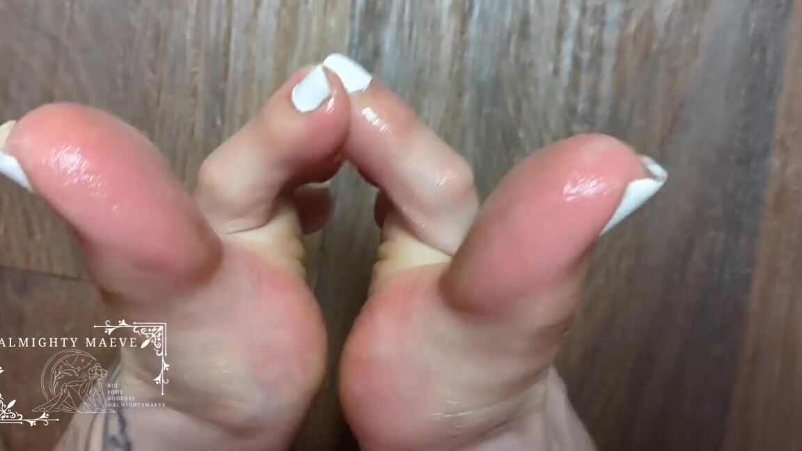 Almighty Maeve Nicknamed Almightymaeve 06 20 2024 Onlyfans Video Enjoy The Oiled View Tinies