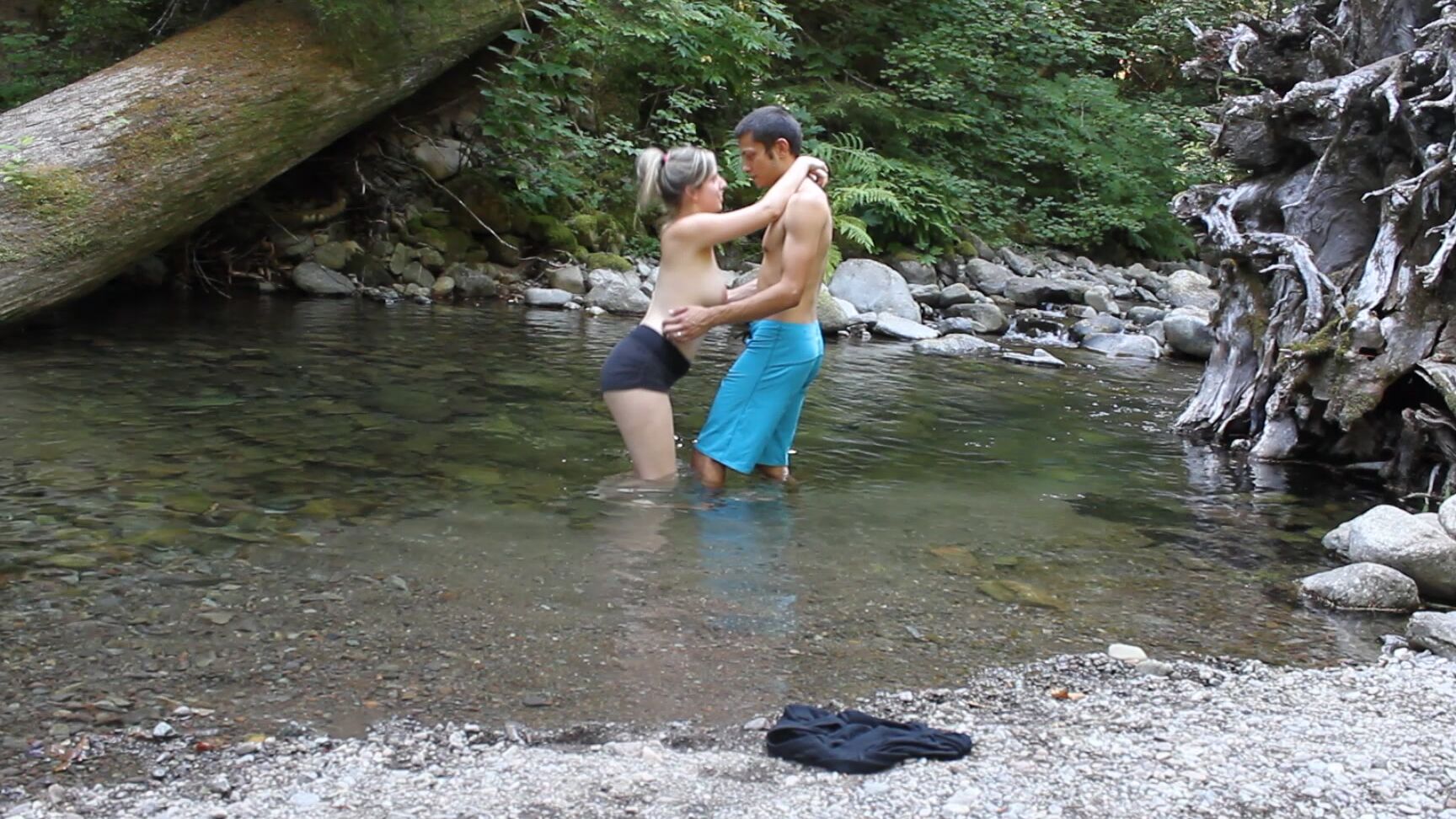 Mandybabyxxx Couple Goes Skinny Dipping And Makes Out