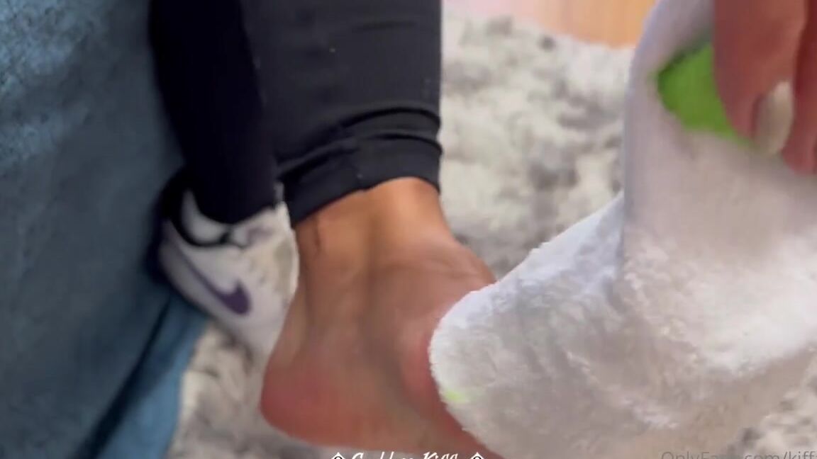 Kiffa Feet Onlyfans Extra Full Video Just For You Goddess Kiffa Joi Sweaty And Stinky Nike Air Sneakers Sweaty Feetp