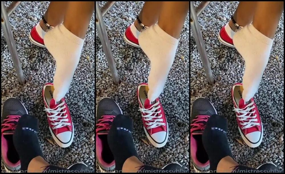 Mistress V Black Nicknamed Mistressvblack Onlyfans Parada Para Um Lanchinho Depois De Uma Trilha Intensa Sei Que Gostaria De Ficar Ali No Cho Apenas