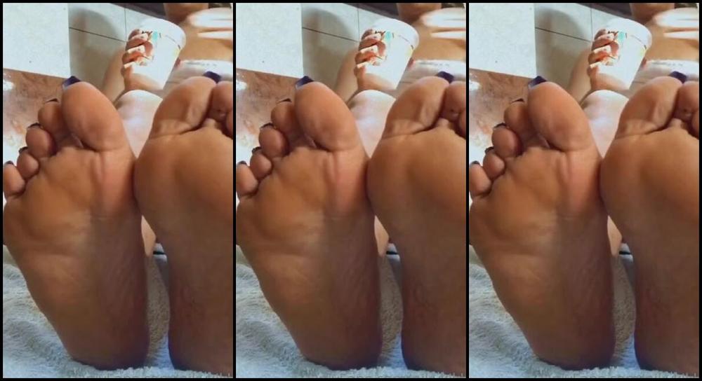 Nikykikka Nicknamed Nikykikka Foot Fetish 06 26 2021 Onlyfans Video After Shower