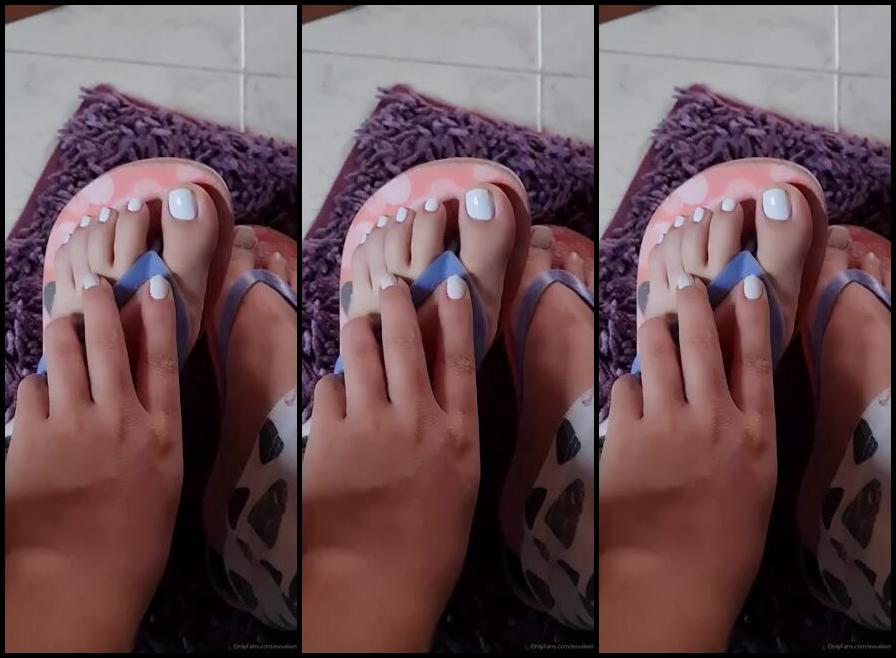 Evvalion Nicknamed Evvalion 08 19 2022 Onlyfans Video I Love My White Toenails Wearing Flipflops And You Good Friday Babes Enjoy All Of Me