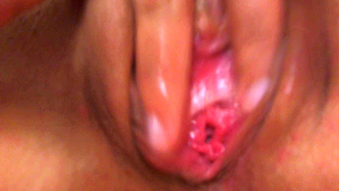 Alesia Anoook Scissor And Playing