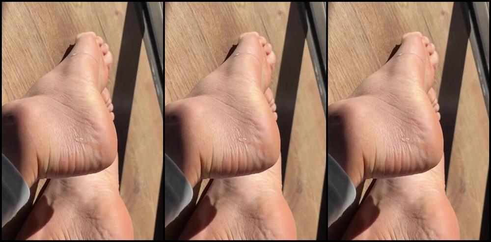 Caliupe Feet Nicknamed Caliupe Feet Foot Fetish 05 30 2024 Onlyfans Video Solinhas Molhadas Pra Voce Wet Soles For You