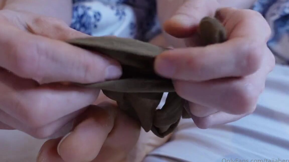 Taija Berryhill Nicknamed Taijaberryhill 05 31 2023 Onlyfans Video Sleeping Beauty And Her Feet