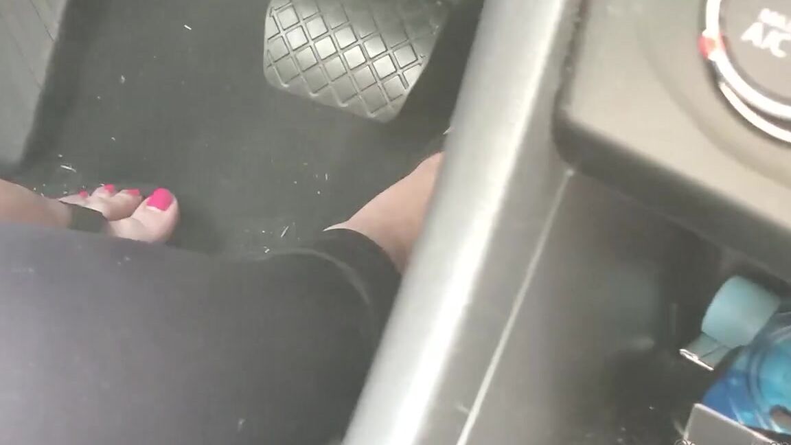 Dmostest Nicknamed Doingthemostest Onlyfans Loved The Outfit I Pulled Together For This Flip Flop And Leggings Car Rev Thanks