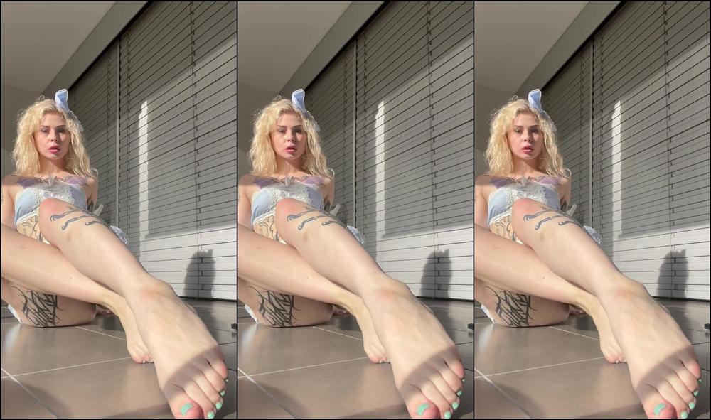 Cybercoxx 3507412291 10 02 2024 La Tua Colf Super Sexy Arrivata Per Pulire Casa Tua E Denudarsi Nel Mentre Fai Una