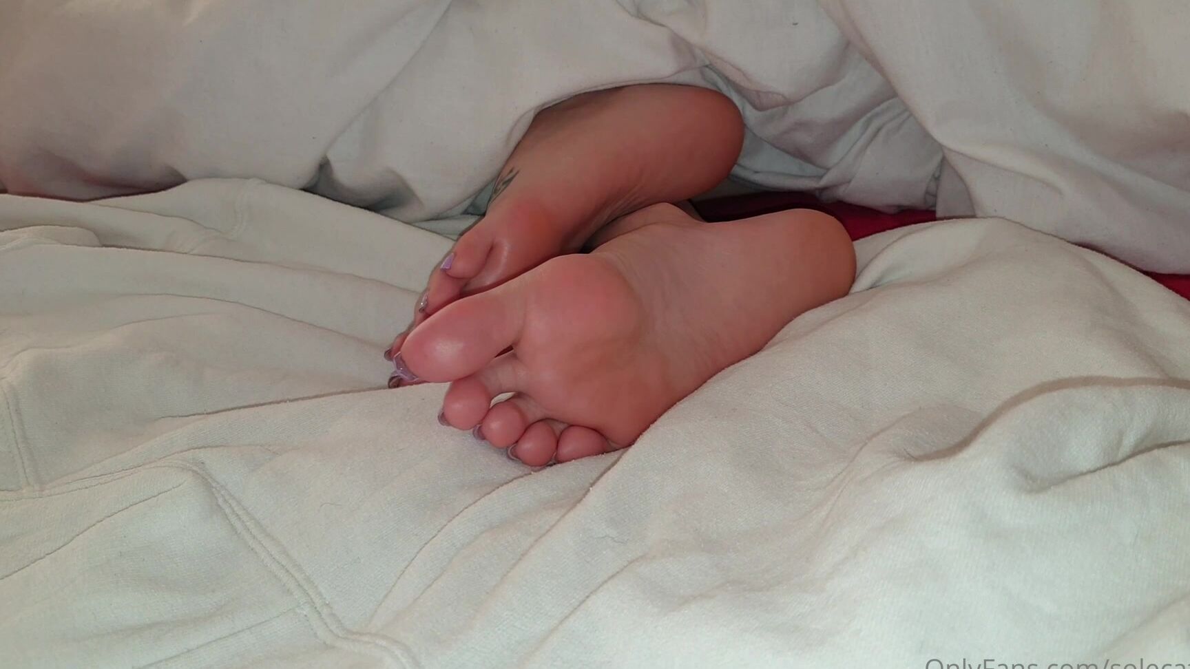 Solecatcher Accidental Ruined Cumshot On Her Stinky S Soles What S A Man To Do When His Wife S Fe