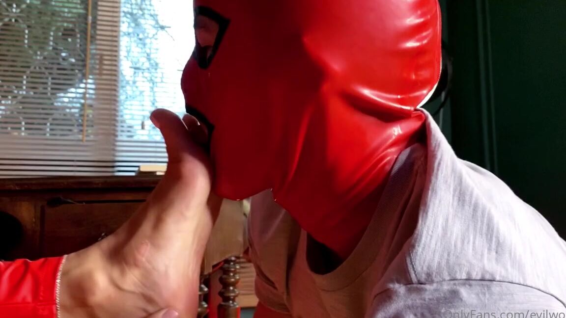 evilwoman-23-11-2020-1312921756-evil-therapist-bare-feet-worship-corporal-puni-shment-ca-ne-c-bt-with-feet-and-heel-new-pa