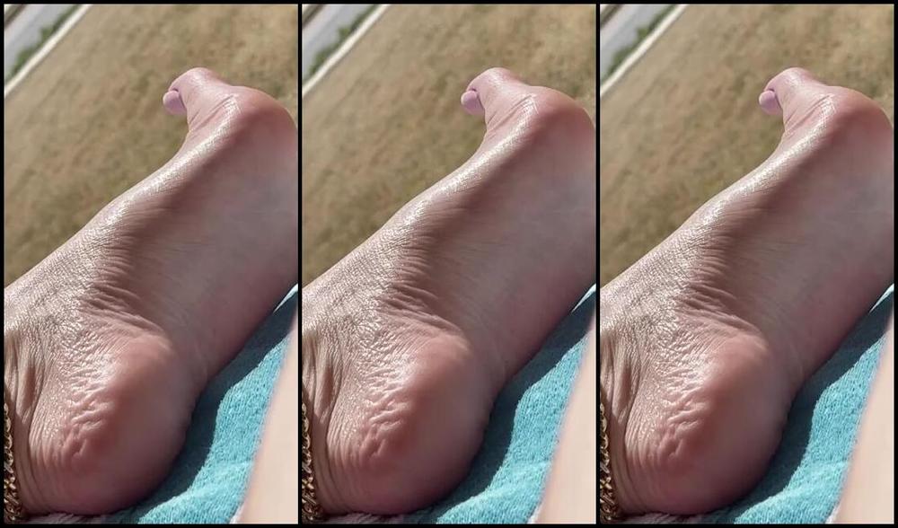 Waifu Jess Nicknamed Waifufeetmilkog Onlyfans Sunny Daze 8