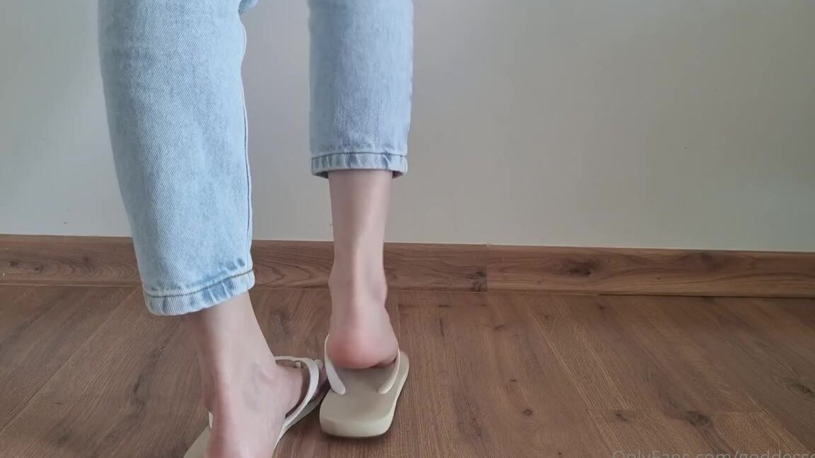 Goddesselisaa Onlyfans Hello Footboys I Think It Must Be Awful To Be In Your Position Just Admiring My Feet And Wishing