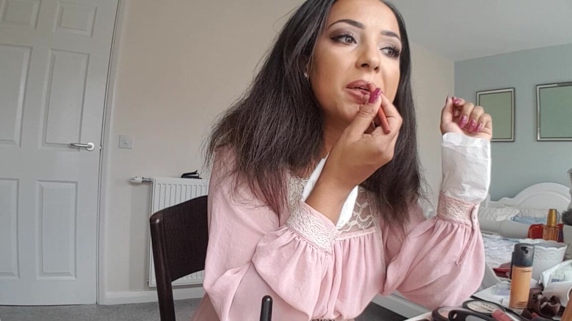 Kaylalouise Sniffles Applying Make Up Boot Tease