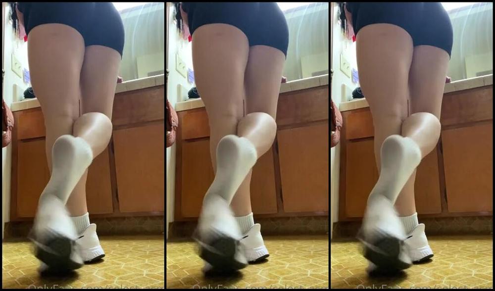 Celest Asmr Nicknamed Celest Asmr Onlyfans 11 04 2022 After Gym Fun