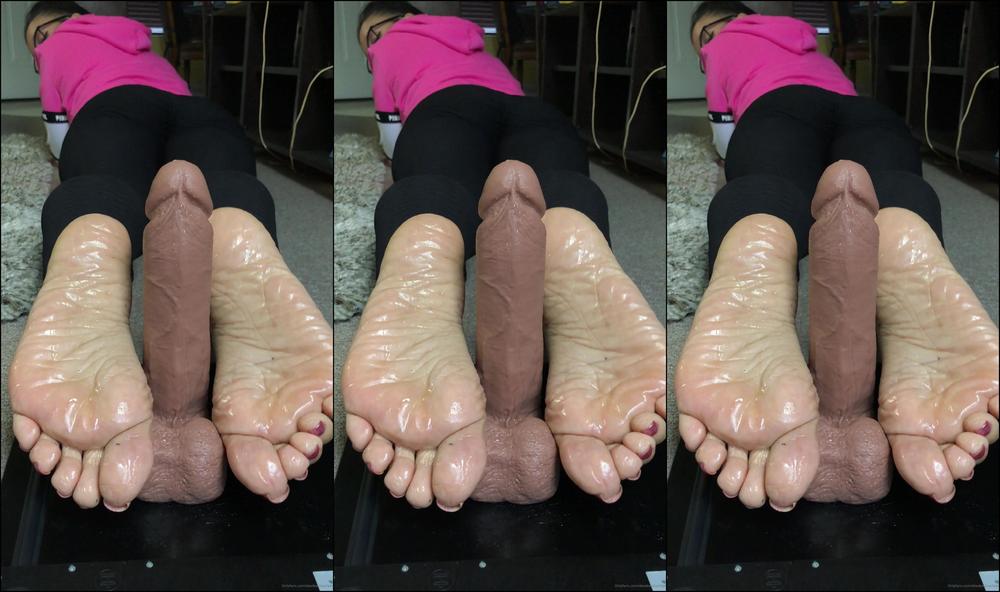 Deedeericanfeet Gm Here It Is Not Only Was My Fake Buddy Slippery And Couldn T Stay Put But Th