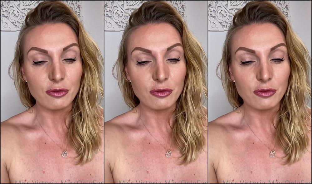 Victoria Peach Please Listen