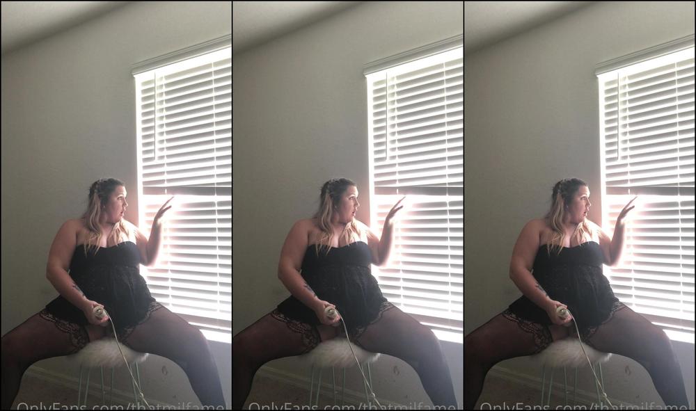 thatmilfamelia-28-07-2020-607065815-i-ll-play-with-myself-here-by-the-window-i-see-you-re-outside-getting-the-mail-you