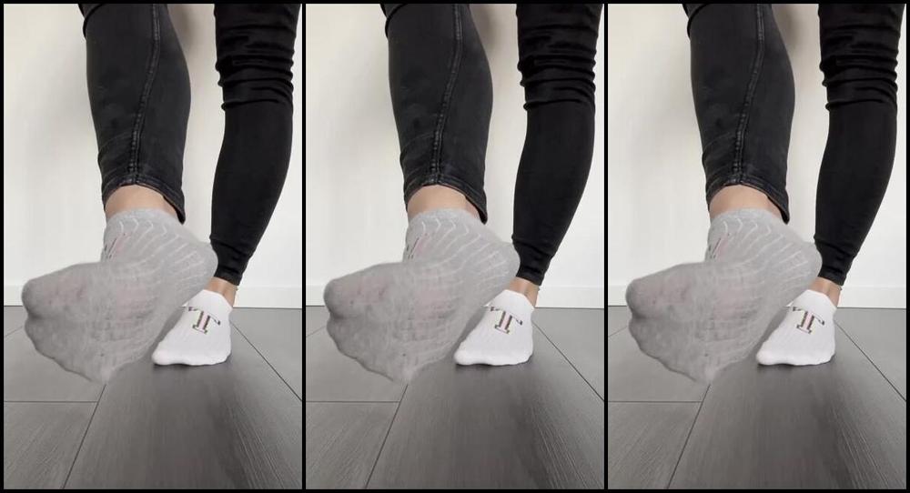 Sarina Jones Nicknamed Sarinajones 08 08 2023 Onlyfans Video I Hope You Like Some Colorful And Mismatched Socks