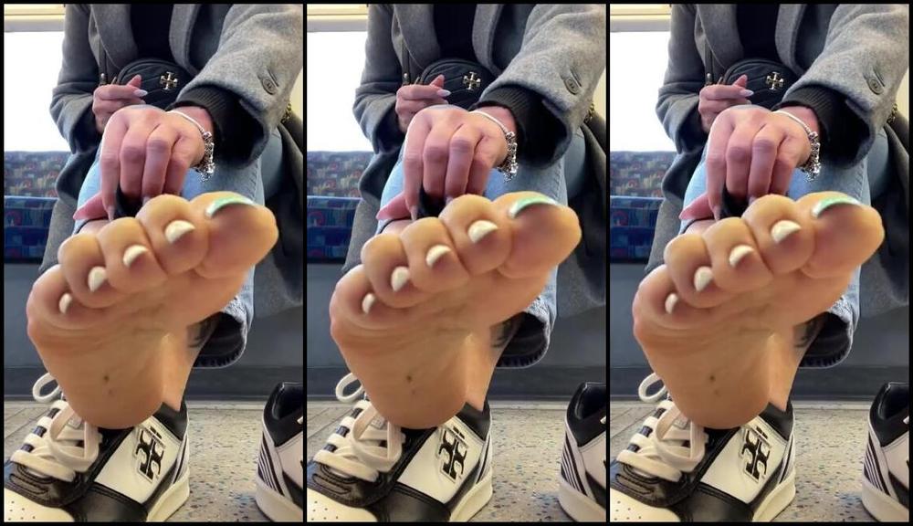 Anas Socks Nicknamed Anas Socks 03 11 2025 Onlyfans Video I Was Too Busy Taking My Socks Off On The Train That I Didnt Realise That