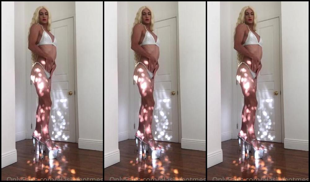 Goddess Alaska Nicknamed Alaskahotmess Onlyfans Я Просто Преобразовалась В Русалку Богиню Посмотреть На Этот Загар Как Чертовски Горячо Я Выгляжу Gi