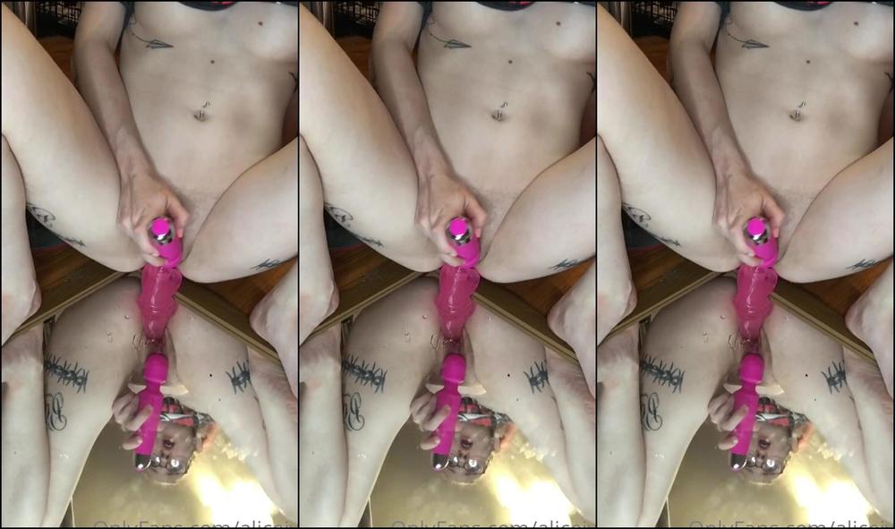 aliceivy-19-07-2020-559426516-through-the-looking-glass