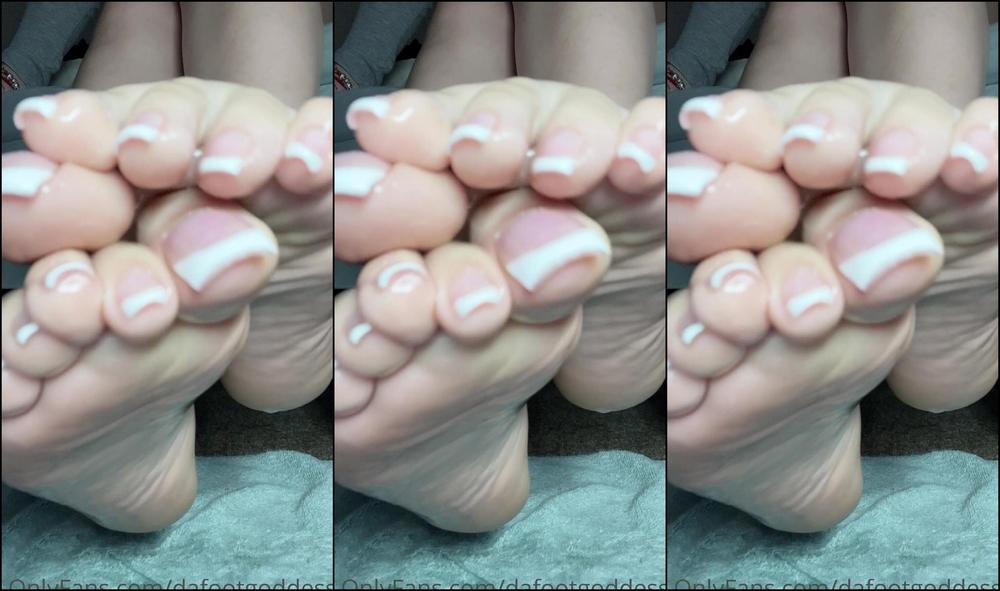 dafootgoddess1 14 02 2023 2774540935 don t you love when my sexy feet are covered in oil and i walk Onlyfans