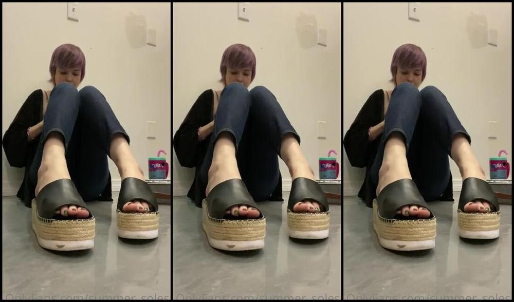 Summer Solesis Nicknamed Summer Solesis Onlyfans Soles Up Front Then The Pose