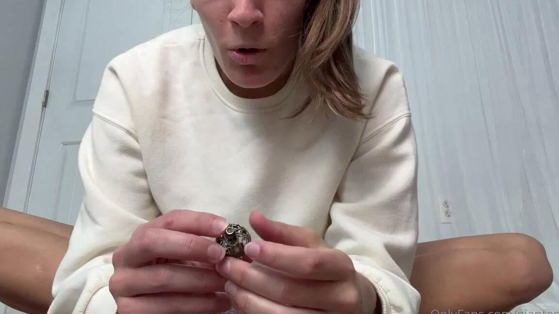 Giantess Tara Nicknamed Giantesstara 12 27 2022 Onlyfans Video I Know There Has Been A Cold Front Going Through Your Home Its Cold Inside That